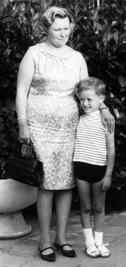 Peter als jongetje van 5 met zijn moeder Maria Christiaens